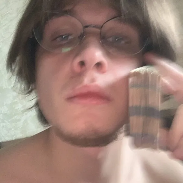 Артём